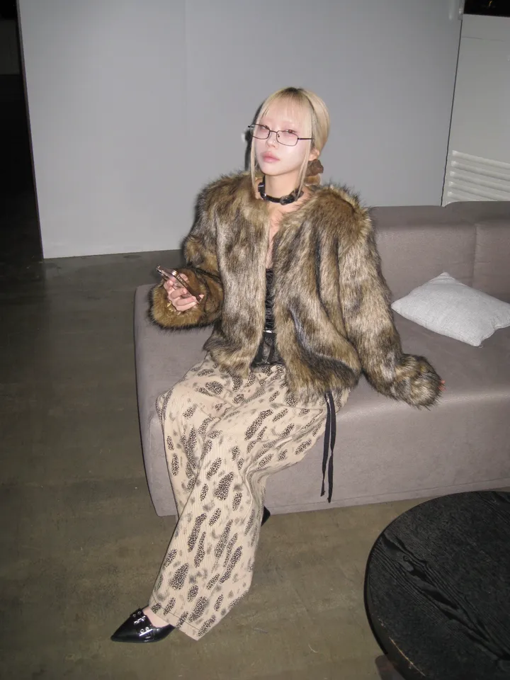 Crop Eco Fur Jacket [2color] 상세 이미지 16