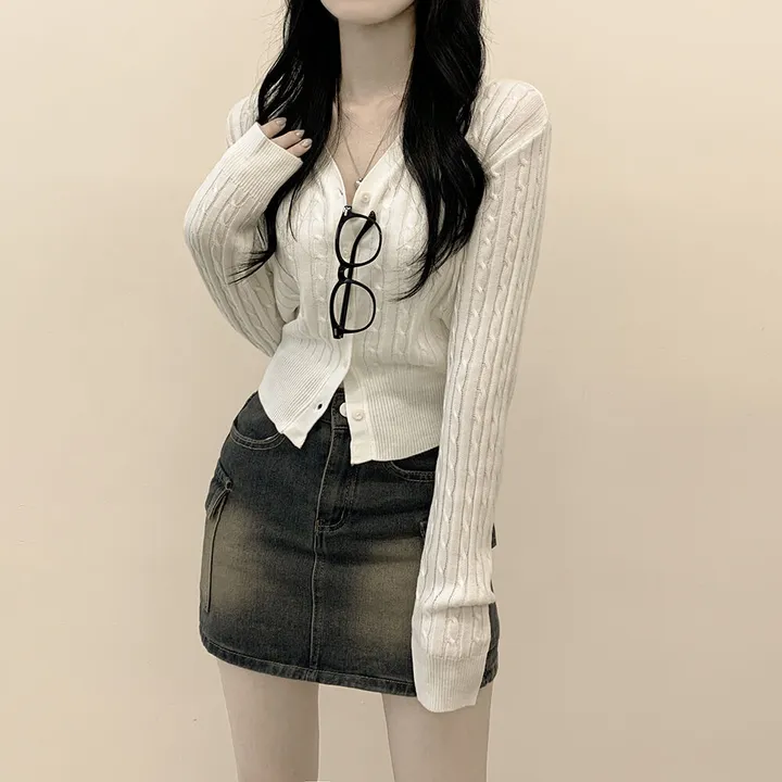 [손등덮는/기본가디건] 여리여리 케이블 꽈배기 베이직 크롭 브이넥 니트가디건 상세 이미지 19