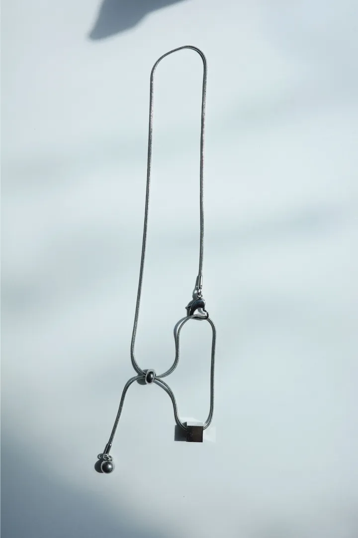 [써지컬] chic drop necklace | 미니멀 시크 드롭 뱀줄 목걸이 상세 이미지 25