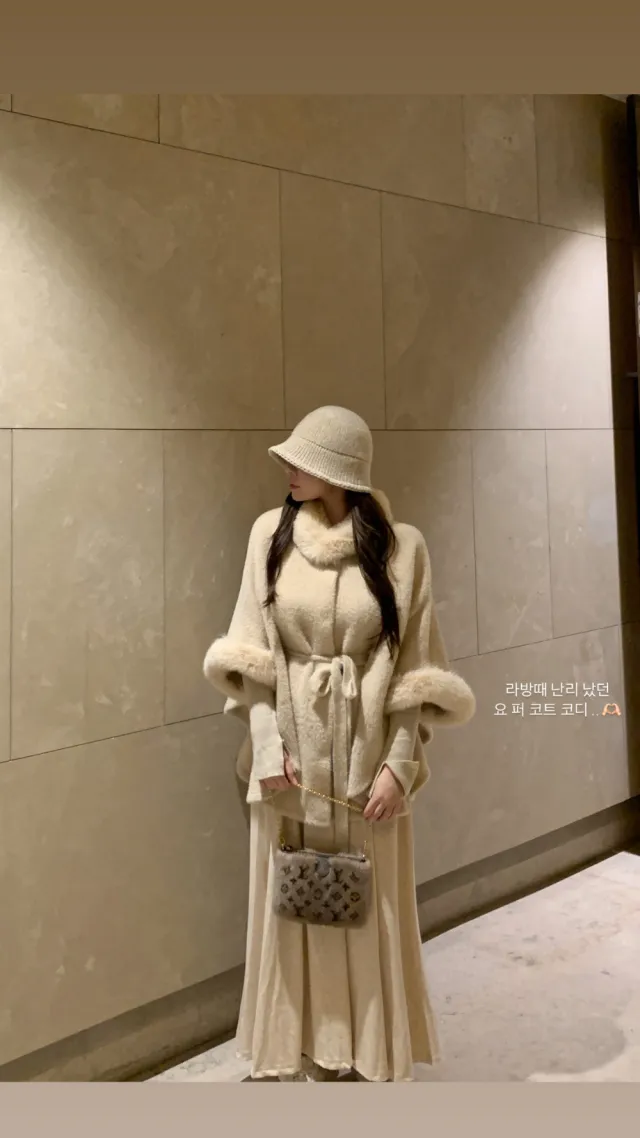 엘리네 퍼 케이프 숄  망또 자켓 jk 2color 상세 이미지 1
