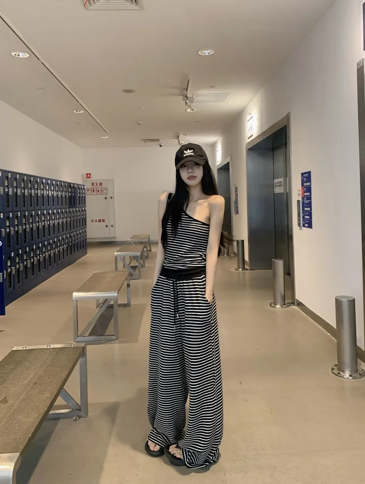 [봄신상💗/휘뚜루템]카르마 원숄더 스트라이프 민소매 나시 + 배색 팬츠 2pc 코디세트 상세 이미지 6