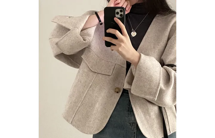 브이넥 노카라 여성 하프 크롭 와이드핏 코트 자켓 상세 이미지 9