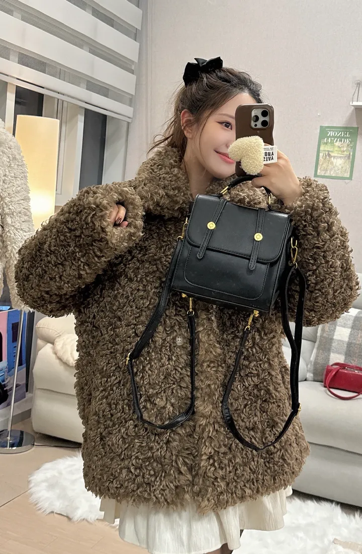 [안아주고싶은/품절임박] 풍성 복실 오버핏 카라 양털 퍼 코트 자켓 상세 이미지 24