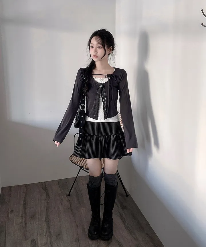 [발레코어💗몸매보정✨] 헤나 레이어드 슬림핏 크롭 유넥 트임 리본 스트랩 원버튼 레이스 가디건 겨울 봄 / 가디건 니트가디건 긴팔티셔츠 레이어드 슬림핏 기본티 이너티 뮤잉 상세 이미지 35