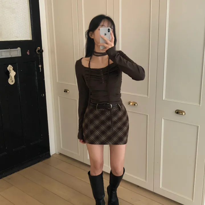 [저렴이X초커세트!핏보장🤎]셔링 스퀘어넥 콩단추 스판 긴팔티셔츠 4color 상세 이미지 14