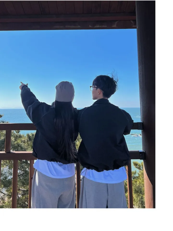 UNISEX [SS/하이넥] 래시 윈드러너 자켓 바람막이 점퍼 오버핏 커플 커플룩 시밀러룩 벌룬 와이드 트레이닝 팬츠 커플 커플룩 시밀러룩 여행 데이트 상세 이미지 24