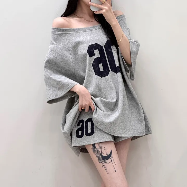 [왕루즈핏/핏대박템] 넘버식스 오버핏 입술넥 언발 오프숄더 반팔 박시 티셔츠+밴딩 하이웨스트 3부 숏팬츠 반바지 트레이닝 세트 투피스 셋업 4color 상세 이미지 12
