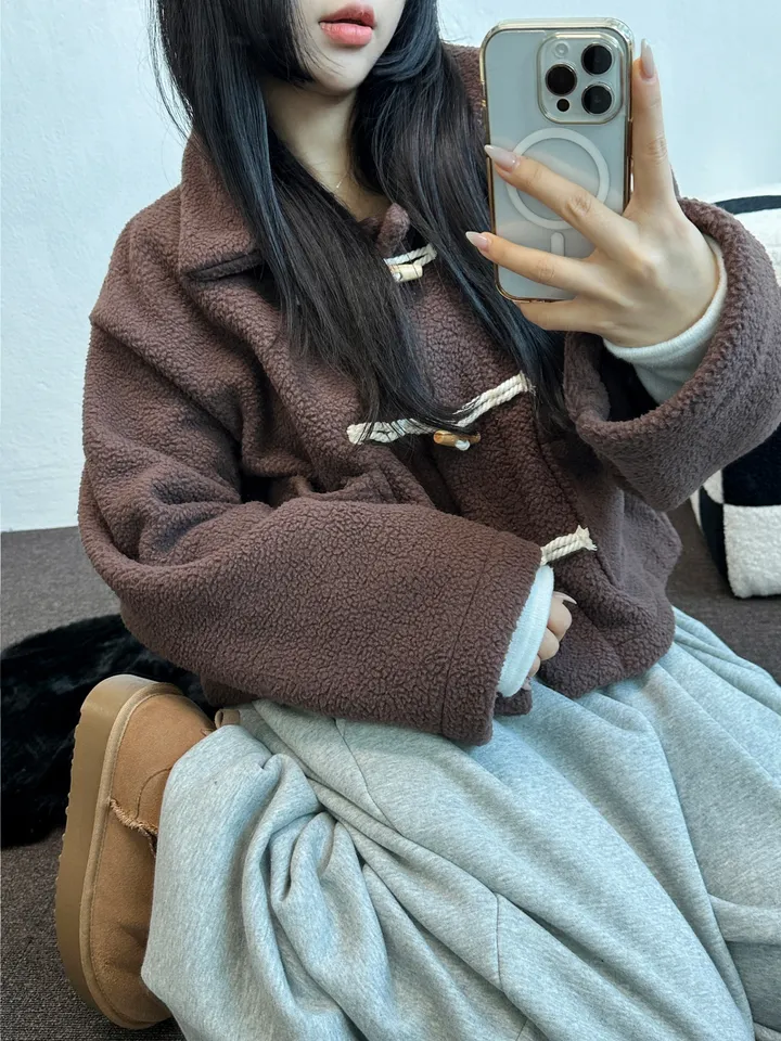 기획🧸🤎양털숏세미크롭떡볶이코트🤎🤍🧸4COLOR 떢볶이코트 더플코트 더플집업 숏코트 큐티 오버핏코트 박시핏코트 국산 코듀로이코트 골덴코트 유니크코트 골덴떡볶이 크롭 루즈핏 가오리핏코트 겨울자켓 겨울점퍼 겨울집업 겨울상의 도톰 폭닥 양털집업 양털코트 상세 이미지 9
