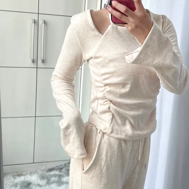 허얇골넓✨꾸안꾸 정석🌸소피아 기모 셔링 세트 (홀터넥 고퀄 오프숄더 도톰 스판 긴팔 슬림핏 티 투피스 데일리 무지 와이드 팬츠 하이웨스트 겨울 셋업 밴딩 바지) 상세 이미지 32