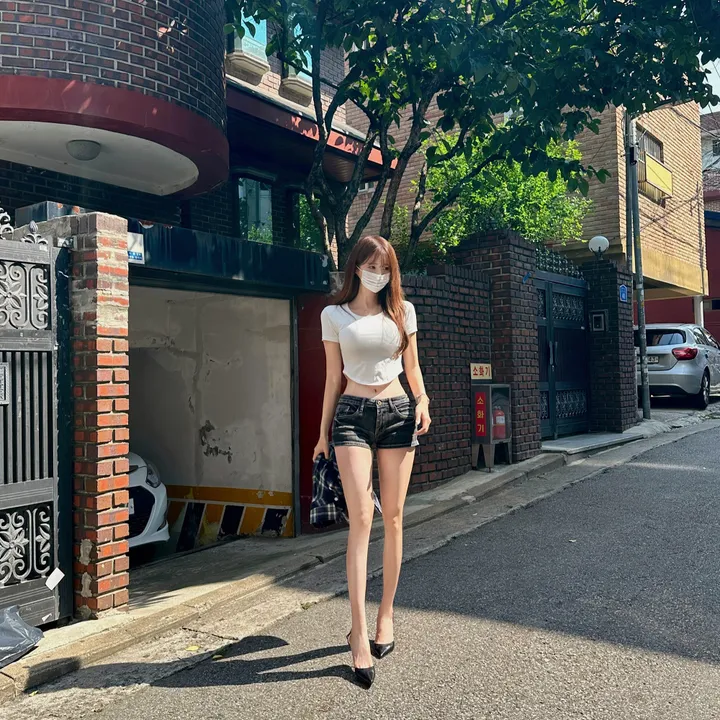 [대박뒷태/XS~L] 🔥오픈특가/엉밑살X🔥 로우 백포켓 레트로 빈티지 워싱 스티치 크랙 흑청 진청데님 청반바지 여름 반바지 페스티발 페스티벌 미니 숏 팬츠 핫팬츠 상세 이미지 3