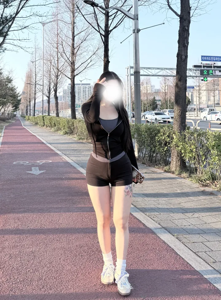 *집앞꾸안꾸* 리치 슬림핏 후드집업 4color/ 허얇골넓 크롭후드집업 여름후드 여름후드집업 봄아우터 봄후드 허리라인 상세 이미지 5
