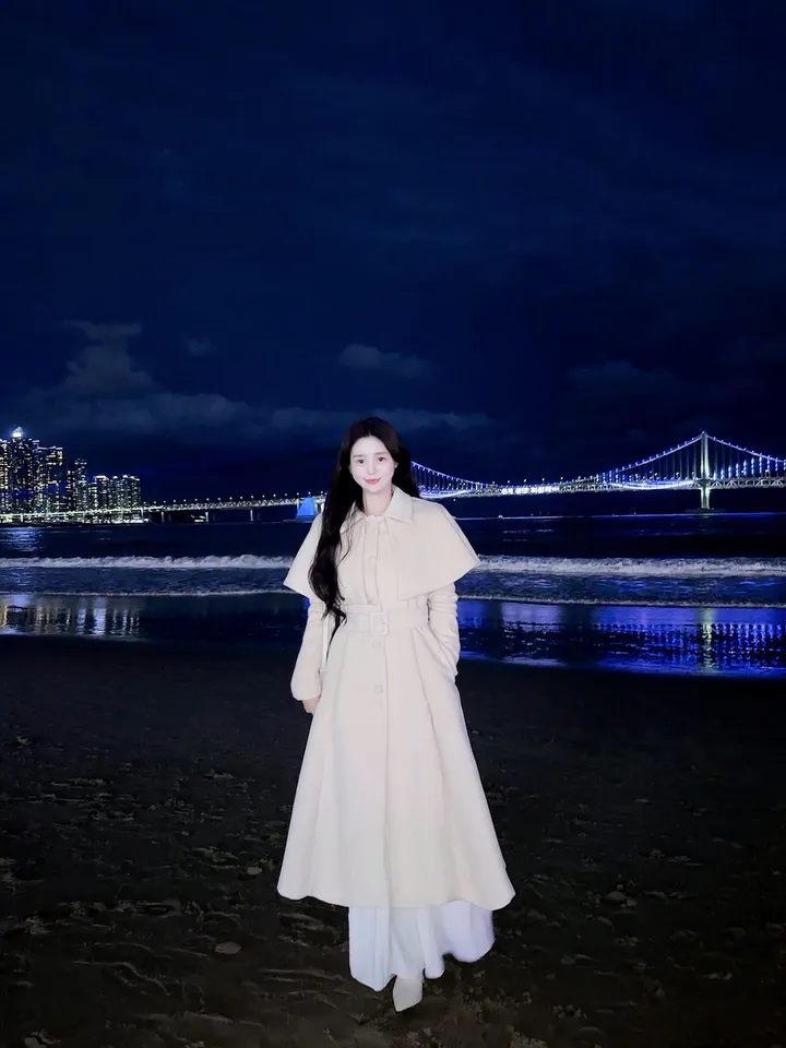 [빠른배송💗/기획특가💗] 벨 블랑쉬 케이프 스노우 아이보리 벨트 플레어 롱 코트 (high quality - 아이,핑크 고퀄리티 겨울 한겨울 방한 연말룩 페이크퍼 에코퍼) 상세 이미지 30