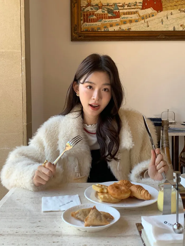 🩷당일출고🩷디로비❤️카라 떡볶이 단추 페이크 퍼 자켓 1color 상세 이미지 8