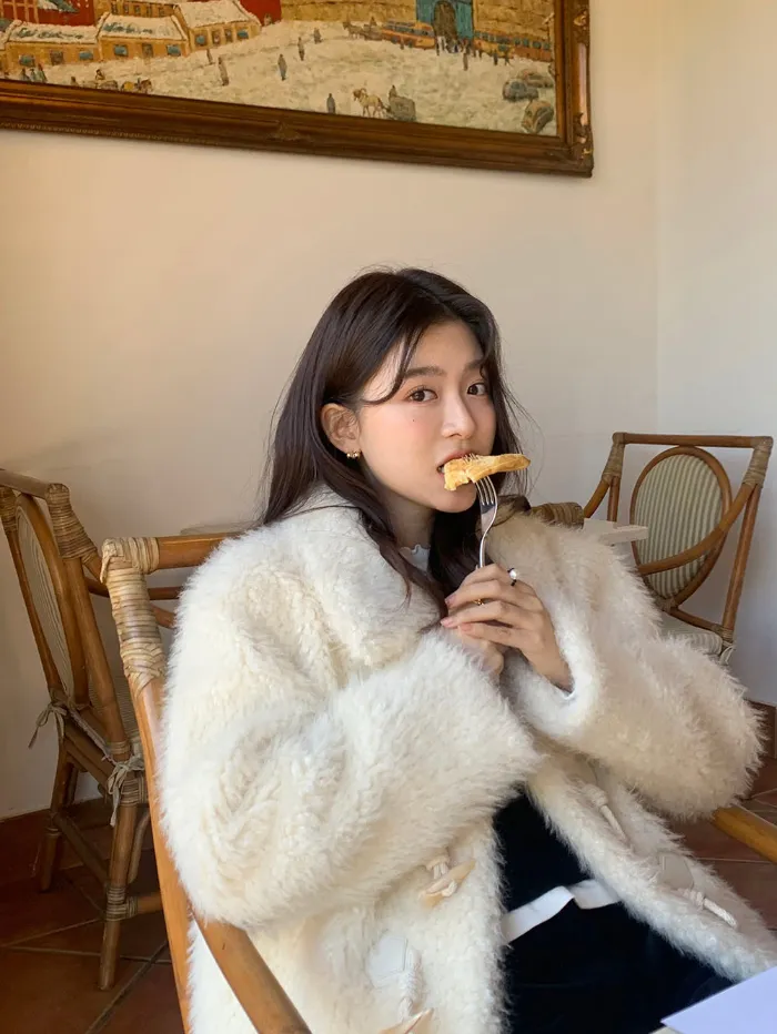 🩷당일출고🩷디로비❤️카라 떡볶이 단추 페이크 퍼 자켓 1color 상세 이미지 5