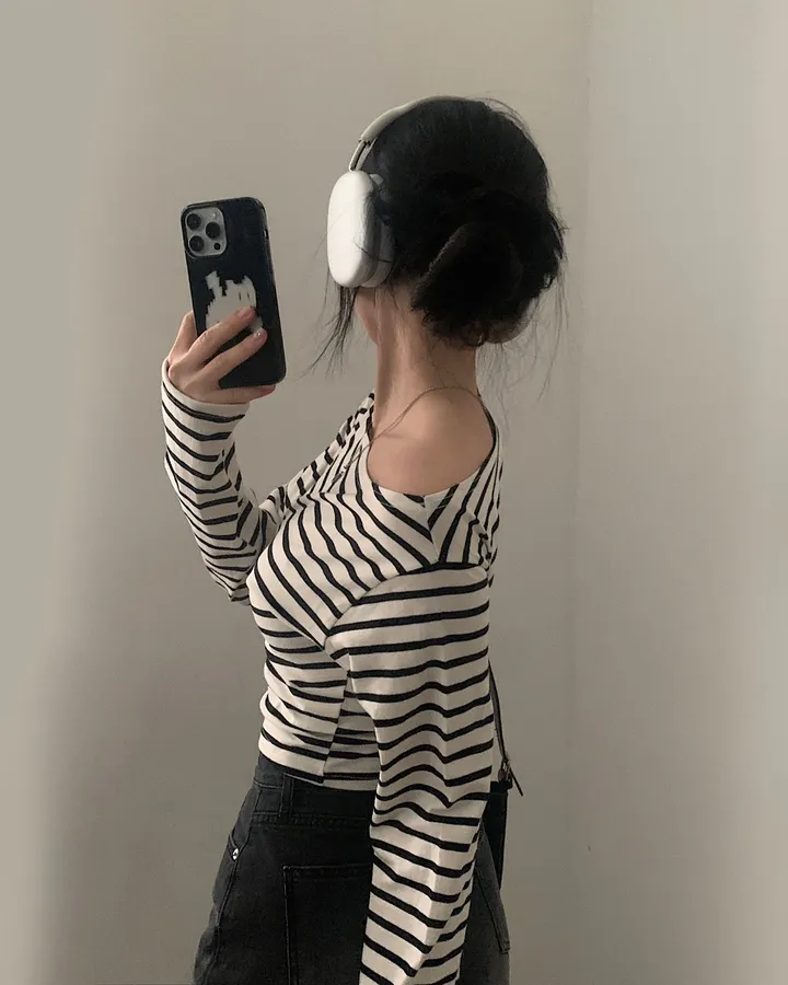 [예쁜라인🤍/데일리필수*.*] 루징 스트라이프 언발 오프숄더 긴팔티셔츠 - 2color 상세 이미지 22