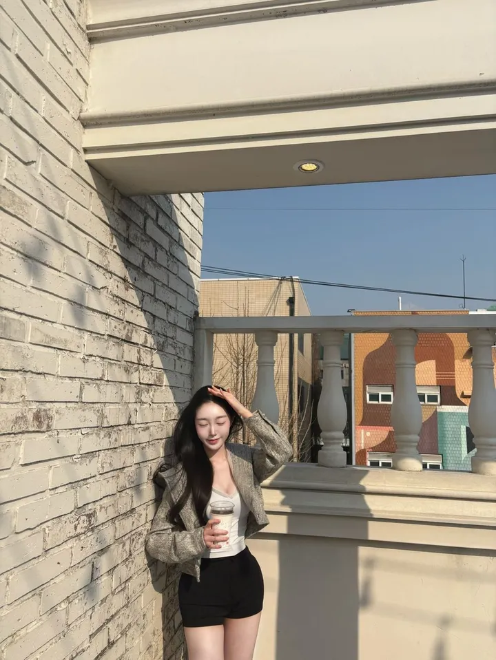 [영상핏🍀핏보장✨무보정🖤] 진주펄 트위드 크롭 후드자켓 하객룩 데일리룩 럭셔리 필수템 데이트룩 상세 이미지 19