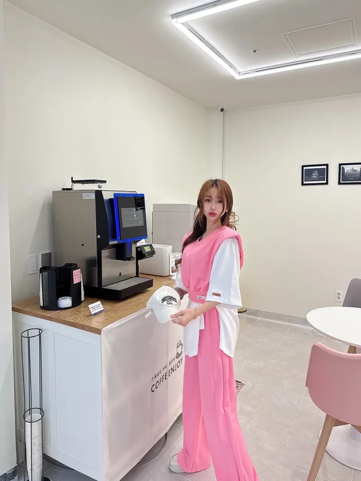 [패드내장/조끼+와이드SET] 시보리 미치 패치 왕 패드 루즈핏 쭈리 브이넥 조끼 맨투맨 + 하이 밴딩 롱 와이드팬츠 트레이닝 투피스 세트 (3COLOR) 상세 이미지 8