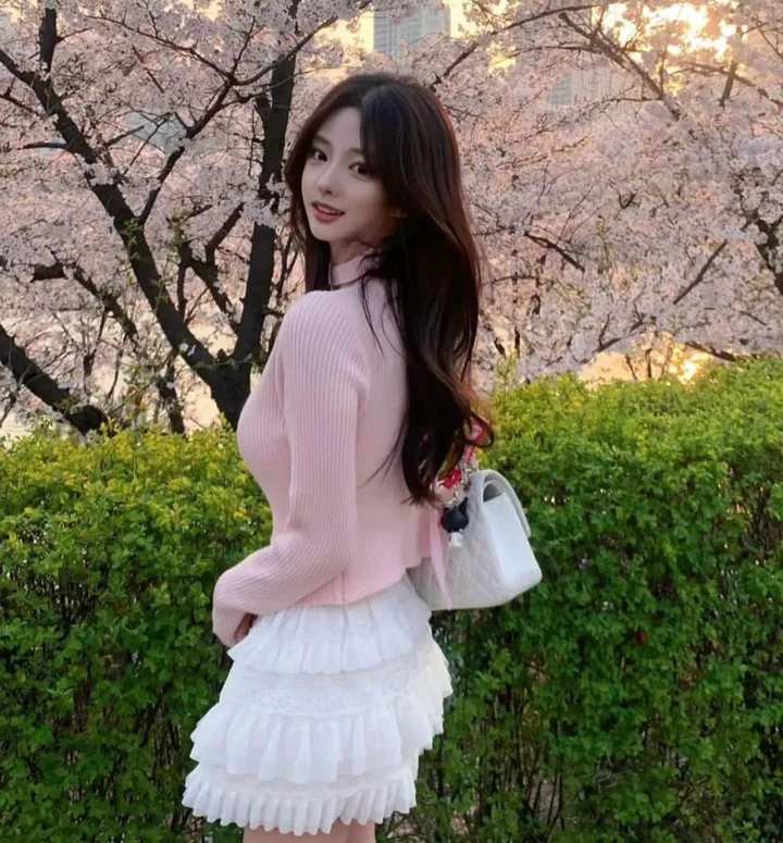 🚀당일출고🚀 🍓딸기우유같은🥛 미친연핑크💕  골지 투버튼 데이지 크롭가디건 (6color) 데이트룩 니트가디건 브이넥가디건 골지가디건 브이넥 니트긴팔 봄가디건 간절기 개강룩 상세 이미지 4