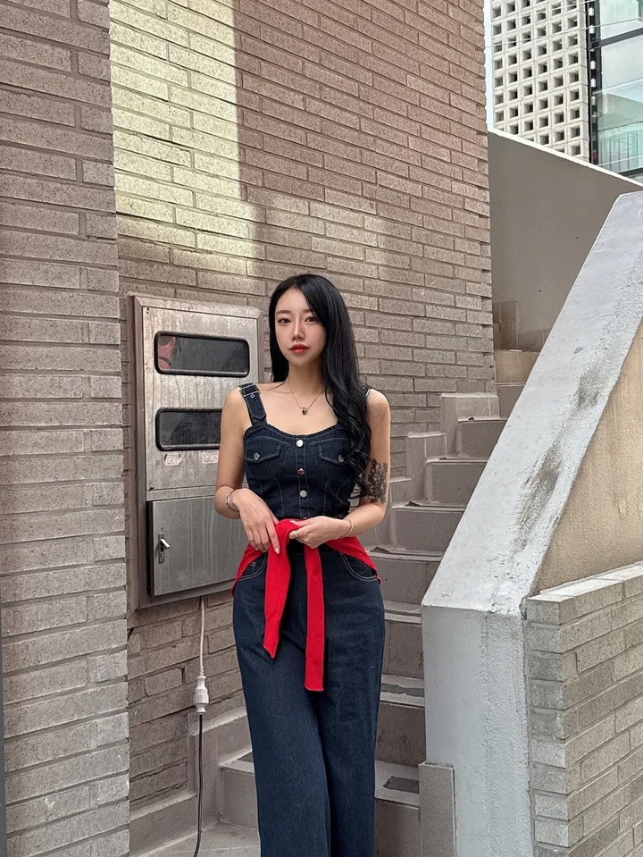 [스카프 숄SET/생지투피스] 스티치 생지 데님 버튼 뷔스티에 크롭 하트 멜빵 나시 탑 + 레드 숄 가디건 + 하이 롱 와이드팬츠 투피스 셋업 (3SIZE) 상세 이미지 13