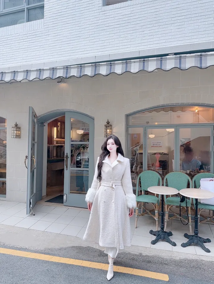 [빠른배송💗/신상기획할인💗] 아르떼미떼 아이보리 폭스 소매 페이크 퍼 벨트 플레어 롱 울 코트 (high quality - 아이보리 , 핑크 국내제작 고퀄리티 안감 누빔 겨울 한겨울 방한 아우터 연말룩 원피스 연말 파티룩 페이크퍼 에코퍼 드뮤어룩 드뮤어) 상세 이미지 51