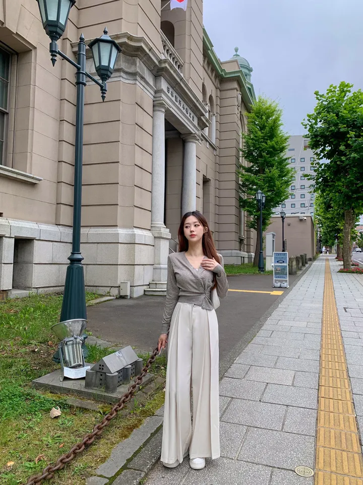 [허리잘록🍂타이SET] 브이넥 랩 니트 가디건 옆단추 이중 레이어드 긴팔 스카프 세트 봄 가을 간절기 여리핏 페미닌 데이트룩 하객룩 4COL 상세 이미지 17