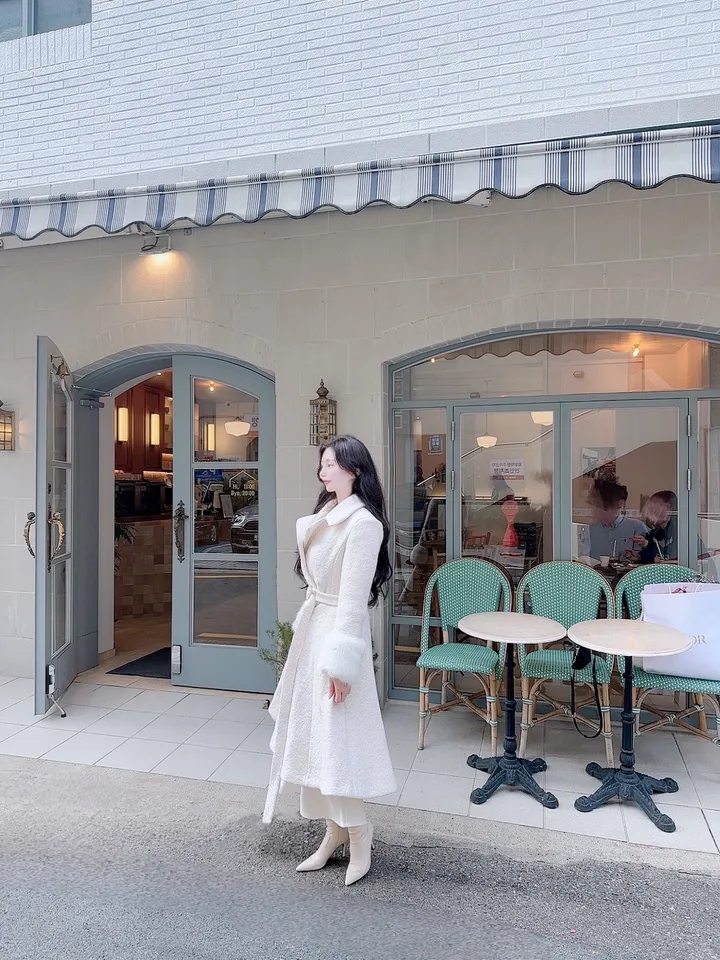 [빠른배송💗/신상기획할인💗] 아르떼미떼 아이보리 폭스 소매 페이크 퍼 벨트 플레어 롱 울 코트 (high quality - 아이보리 , 핑크 국내제작 고퀄리티 안감 누빔 겨울 한겨울 방한 아우터 연말룩 원피스 연말 파티룩 페이크퍼 에코퍼 드뮤어룩 드뮤어) 상세 이미지 64