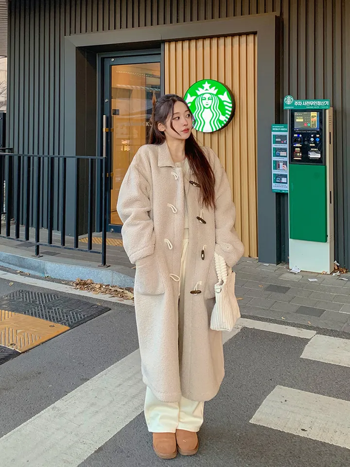 [완전강츄!!🧸한겨울까지쭉] 양털 뽀글이 롱 떡볶이 코트 더플 카라 오버핏 후리스 스웨이드 안감 부클 털 자켓 겨울 아우터 데일리 꾸안꾸 2COL 상세 이미지 61