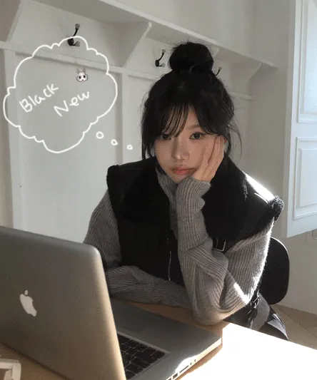 [DM문의폭주🐏🤎] 크롭 무스탕 부클 베스트 조끼 -2color