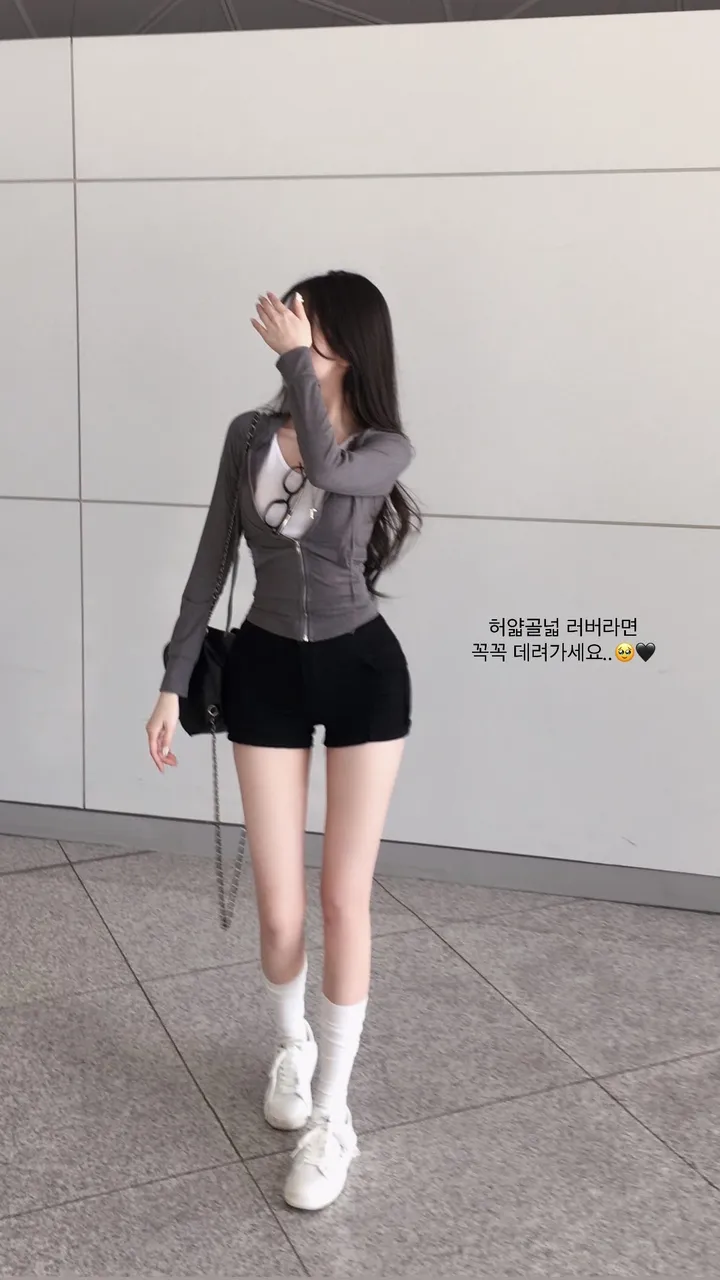 [ 몸매보장 ] 캣츠 슬림 크롭 후드집업 상세 이미지 9