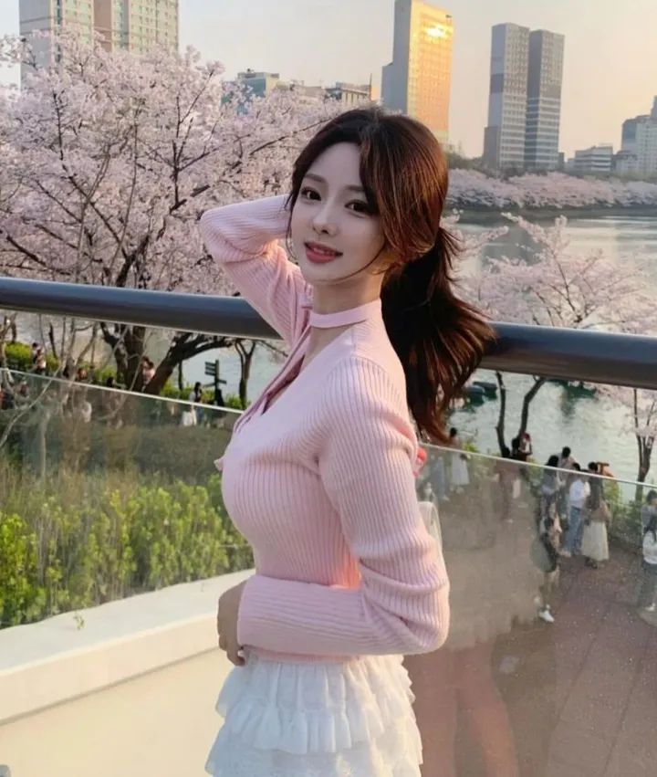 🚀당일출고🚀 🍓딸기우유같은🥛 미친연핑크💕  골지 투버튼 데이지 크롭가디건 (6color) 데이트룩 니트가디건 브이넥가디건 골지가디건 브이넥 니트긴팔 봄가디건 간절기 개강룩 상세 이미지 6