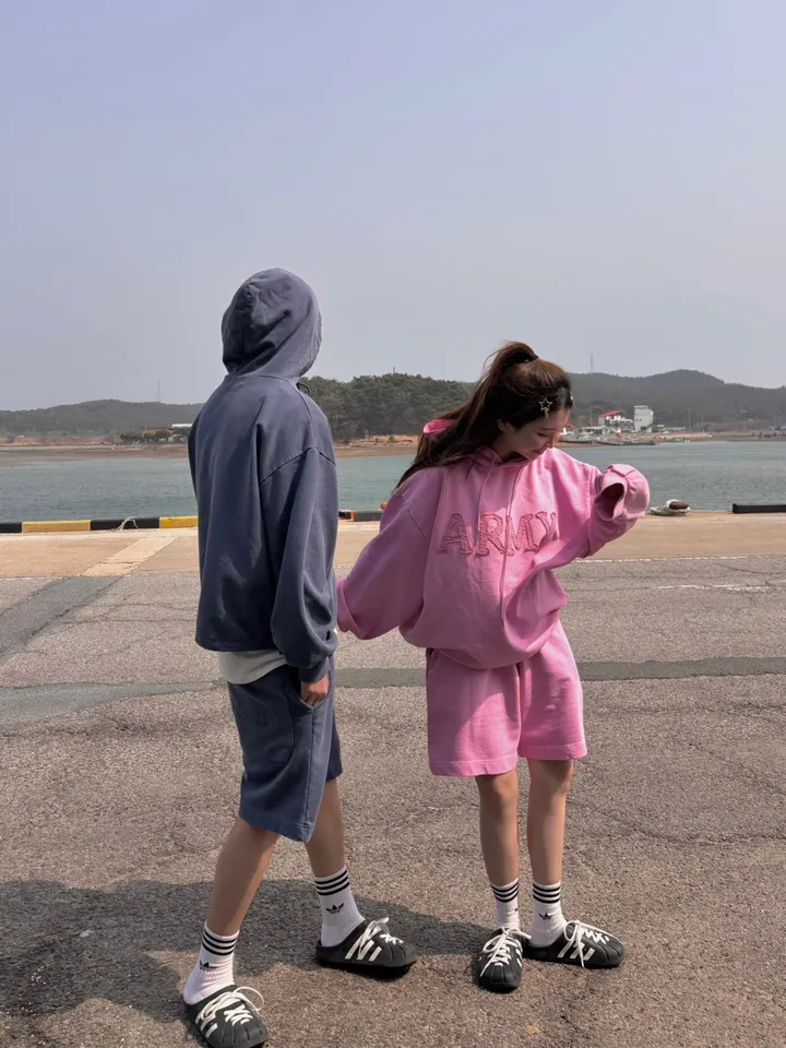 [세트가격🌠/남녀공용🧏‍♀️💕/도링룩단독💌] 피그먼트 아미 레터링 후드 밴딩 5부 반바지 커플 트레이닝세트 투피스 (3color) 상세 이미지 6