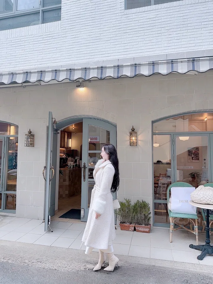 [빠른배송💗/신상기획할인💗] 아르떼미떼 아이보리 폭스 소매 페이크 퍼 벨트 플레어 롱 울 코트 (high quality - 아이보리 , 핑크 국내제작 고퀄리티 안감 누빔 겨울 한겨울 방한 아우터 연말룩 원피스 연말 파티룩 페이크퍼 에코퍼 드뮤어룩 드뮤어) 상세 이미지 65