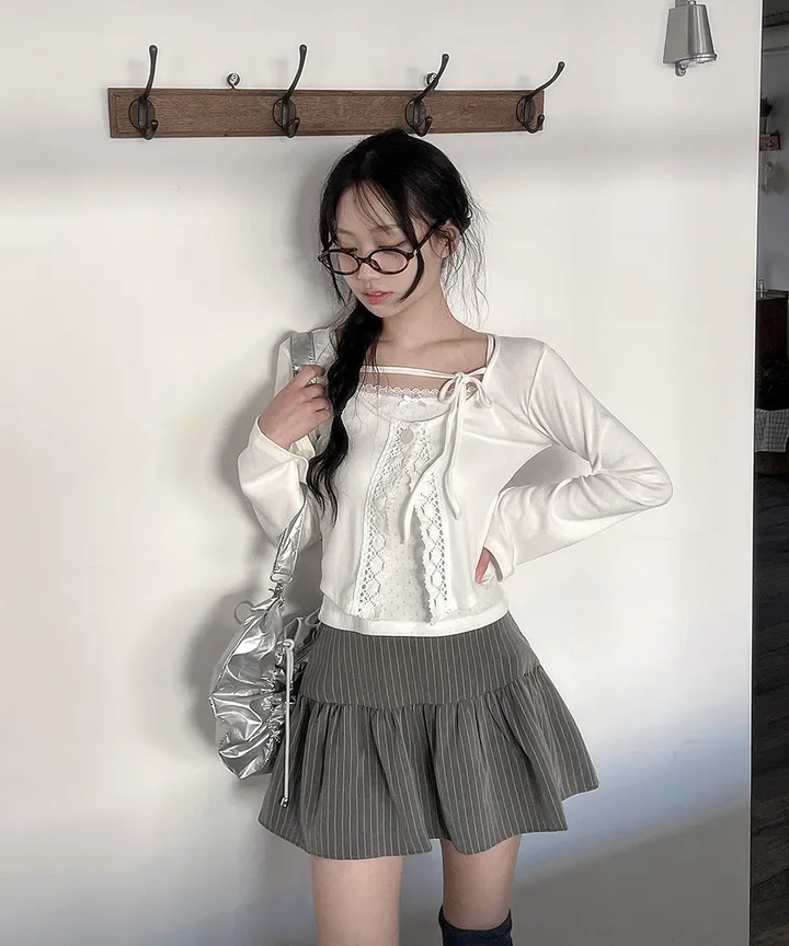 [발레코어💗몸매보정✨] 헤나 레이어드 슬림핏 크롭 유넥 트임 리본 스트랩 원버튼 레이스 가디건 겨울 봄 / 가디건 니트가디건 긴팔티셔츠 레이어드 슬림핏 기본티 이너티 뮤잉 상세 이미지 19