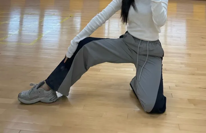 🌪Smoke 사선 팬츠 / 스우파 배색 얼룩말 바다 블랙 스트링 청 카고팬츠 와이드팬츠 힙 스트릿 유니크 빈티지 y2k 힙합 댄스 댄서 무대의상 공연의상 카고바지 포켓 데님팬츠 상세 이미지 36