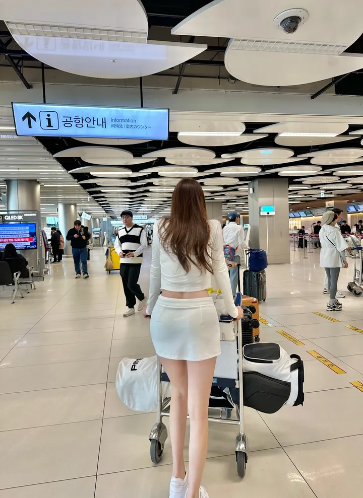 [7일간 6천원할인] [공항룩3세트] *DM폭주* 치마바지 쓰리피스 고퀄리티 나시 가디건 세트 로우 미니스커트 여행룩 공항룩 투피스 쓰리피스 셋업 상세 이미지 12