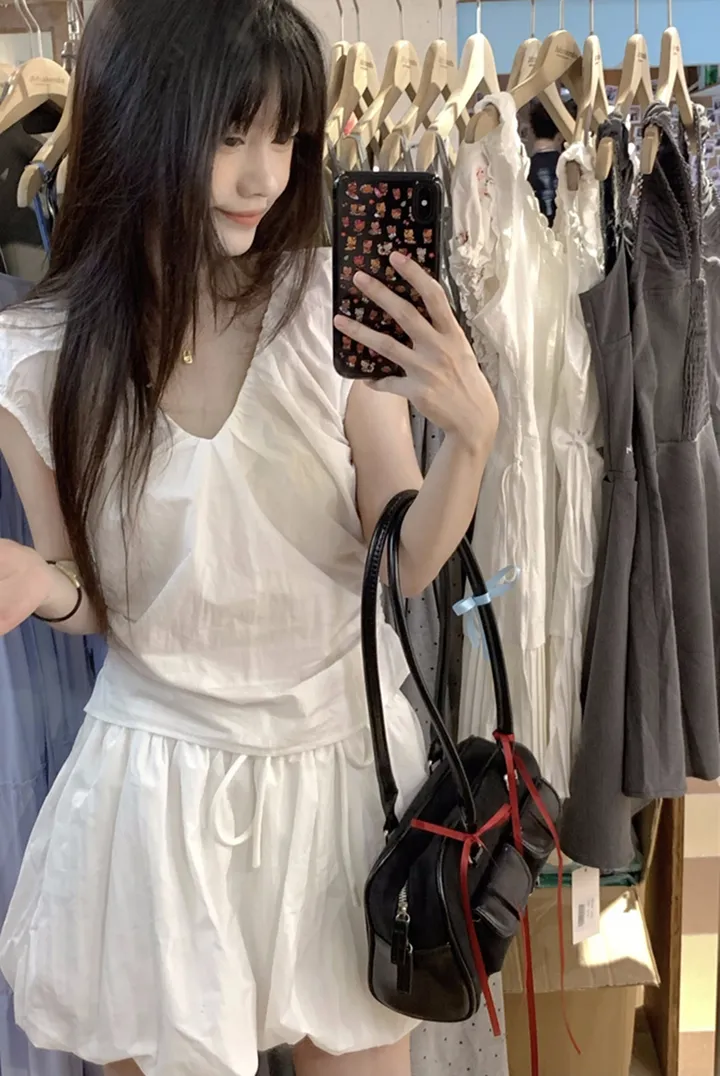 [봄신상💗/2pc세트]퓨어블 셔링 브이넥 블라우스 + 펌킨 스커트 투피스 코디set 상세 이미지 4