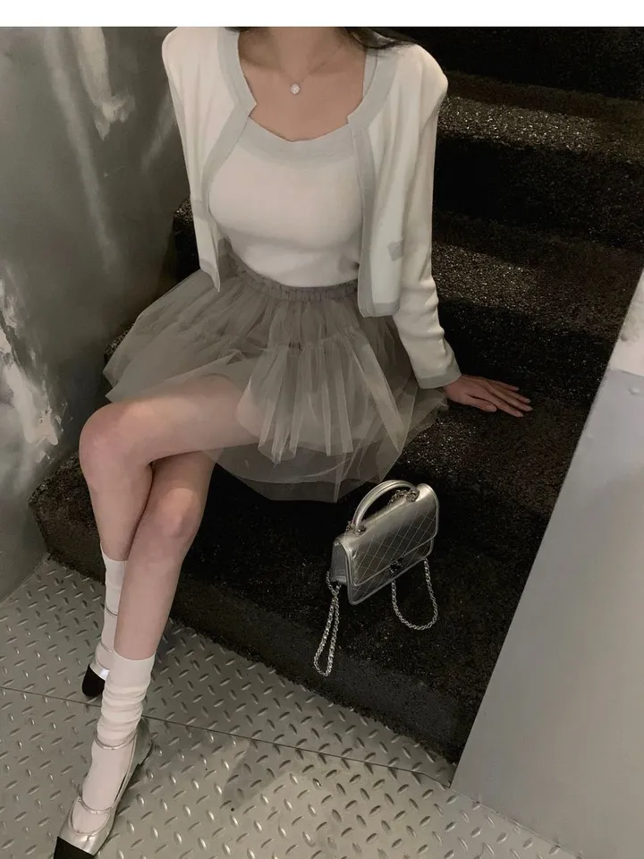 +영상핏 *고퀄* 실버 글리터 배색 나시 가디건 세트 1color 국내제작 브랜드공정 펄가디건세트 패드가디건 글리터가디건 배색가디건 페미닌룩 청담동룩 기념일룩 데이트룩 상세 이미지 12