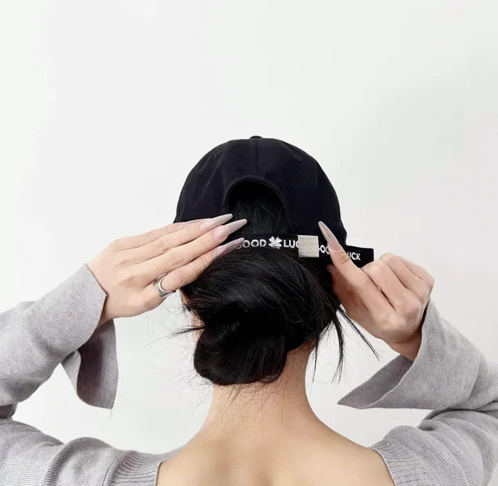 [🎁1+1 할인 💥💥국내제작🖤단독 디자인 돈워리 남녀공용 얼굴 커버 데일리 레터링 챙모자 단체모자 빈티지 자수 블랙핑크 APT아파트 무지 볼캡 모자 상세 이미지 4