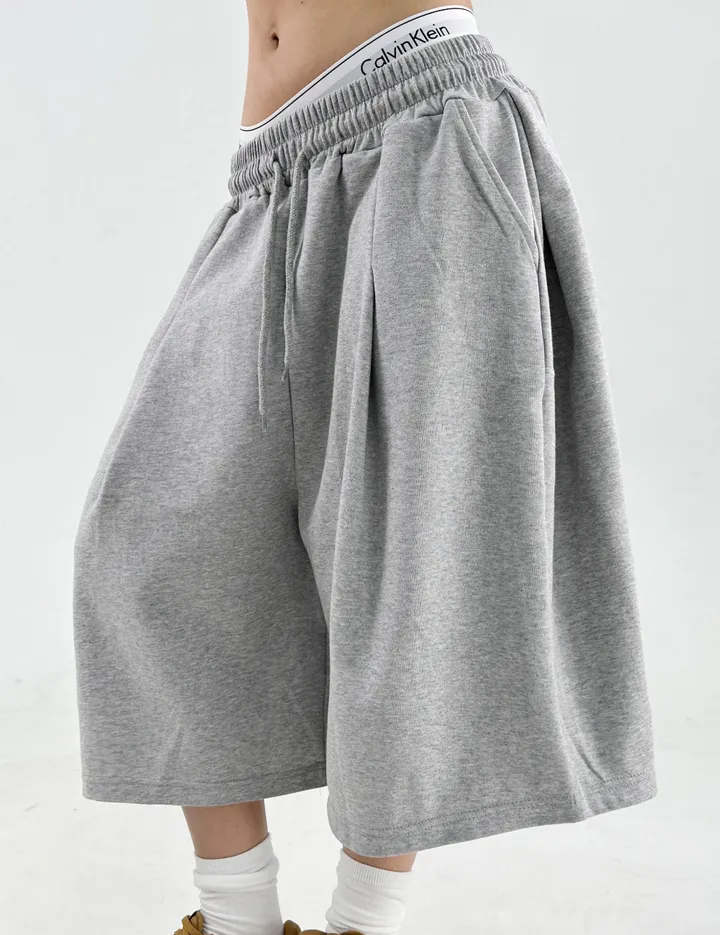 2000장돌파❤🥰M-XL❤2COLOR❤ 사이드핀턱 오버핏버뮤다팬츠 버뮤다반바지 롱반바지 롱숏팬츠 국산 유니섹스 남여공용 남녀공용 트레이닝숏팬츠 숏반바지 숏바지 쭈리 핀턱 유니크팬츠 빅사이즈버뮤다 와이드팬츠 와이드바지 여름바지 상세 이미지 24