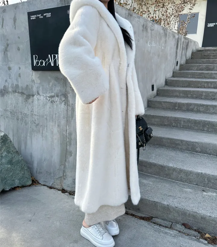 무스탕안감 / 스트링 후드 페이크퍼 밍크 퍼 롱 코트 2color 상세 이미지 10