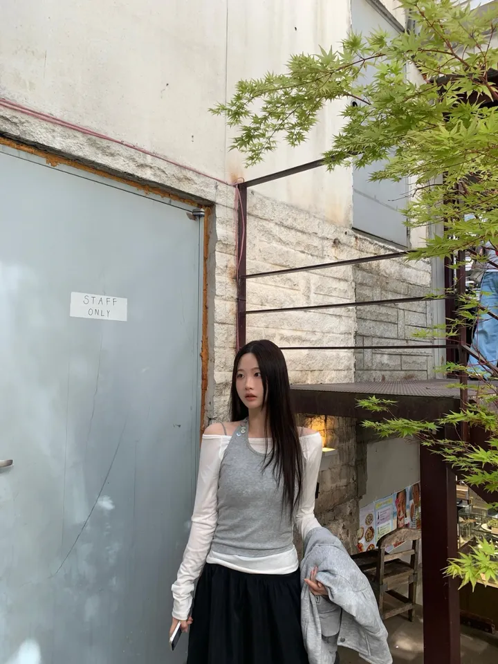 민소매 모델 착용 이미지-S1L42