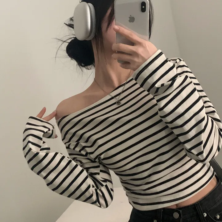 [예쁜라인🤍/데일리필수*.*] 루징 스트라이프 언발 오프숄더 긴팔티셔츠 - 2color 상세 이미지 17