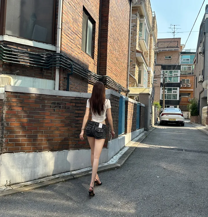 [대박뒷태/XS~L] 🔥오픈특가/엉밑살X🔥 로우 백포켓 레트로 빈티지 워싱 스티치 크랙 흑청 진청데님 청반바지 여름 반바지 페스티발 페스티벌 미니 숏 팬츠 핫팬츠 상세 이미지 10