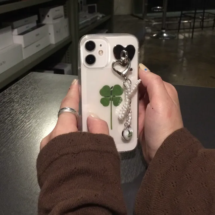 🍀2025 LUCKY drop heartchain clover phonecase 드롭하트체인 클로버 행운 폰케이스 상세 이미지 7