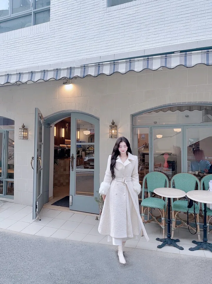 [빠른배송💗/신상기획할인💗] 아르떼미떼 아이보리 폭스 소매 페이크 퍼 벨트 플레어 롱 울 코트 (high quality - 아이보리 , 핑크 국내제작 고퀄리티 안감 누빔 겨울 한겨울 방한 아우터 연말룩 원피스 연말 파티룩 페이크퍼 에코퍼 드뮤어룩 드뮤어) 상세 이미지 49