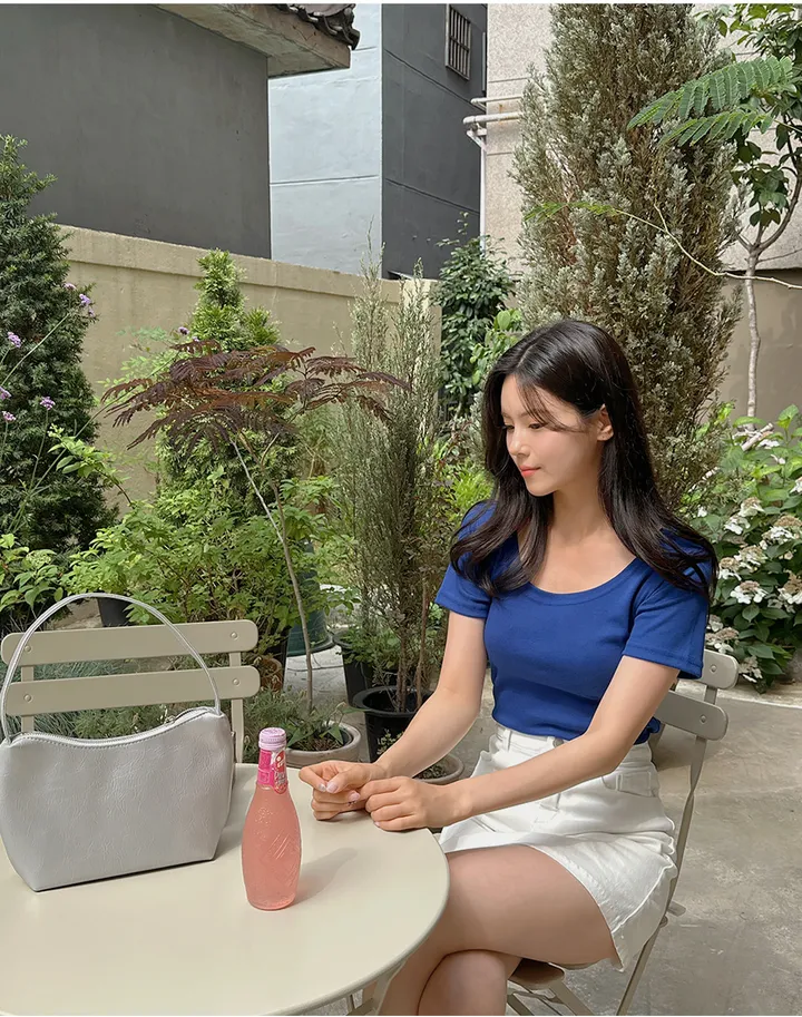 [44-110] [9천장 돌파✨] 유리빈 스판 U넥 슬림핏 크롭 티셔츠( 여름/데일리룩/여행룩/휴가룩/흠뻑쇼/워터밤/빅사이즈/110사이즈/자체제작/크롭/스판/스판좋은/쫀쫀한/쿨링/아이스/기본템/레이어드/베이직/부드러운 ) 상세 이미지 13