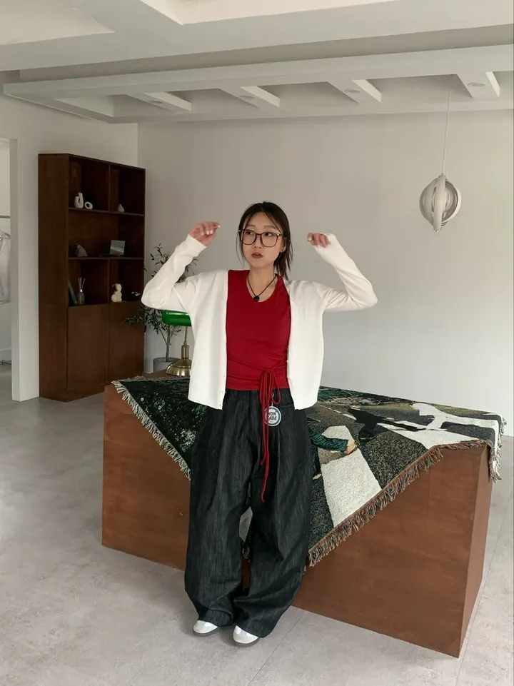 당일발송🔥메르디 브이넥 긴팔 니트 가디건 노랑 레드 화이트 블랙 봄 여름 가을  루즈핏 상세 이미지 55