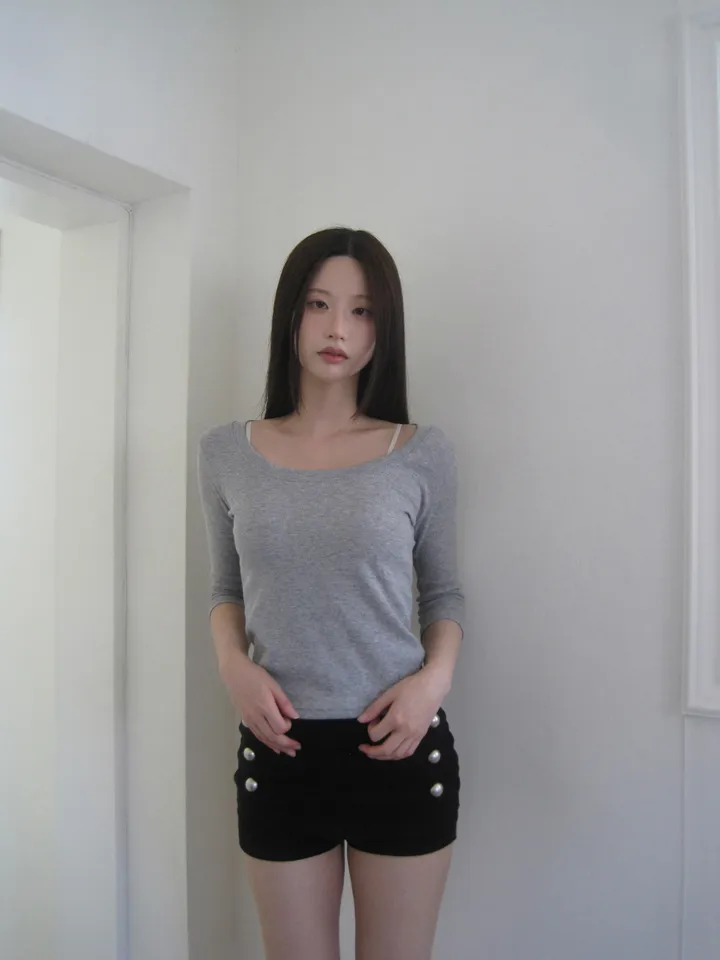긴팔 티셔츠 모델 착용 이미지-S1L46