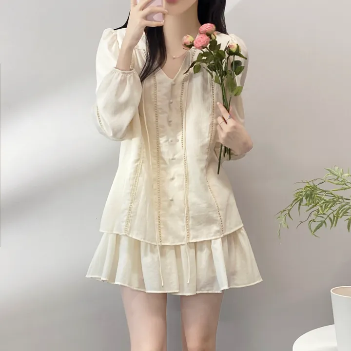 *최저가*[세트가격/분위기여신💗] 쏘내추럴 청순 콩단추 브이넥 펀칭 끈 블라우스 밴딩 A라인 캉캉 미니 스커트 투피스 / 간절기 봄 데이트 셋업 상세 이미지 17