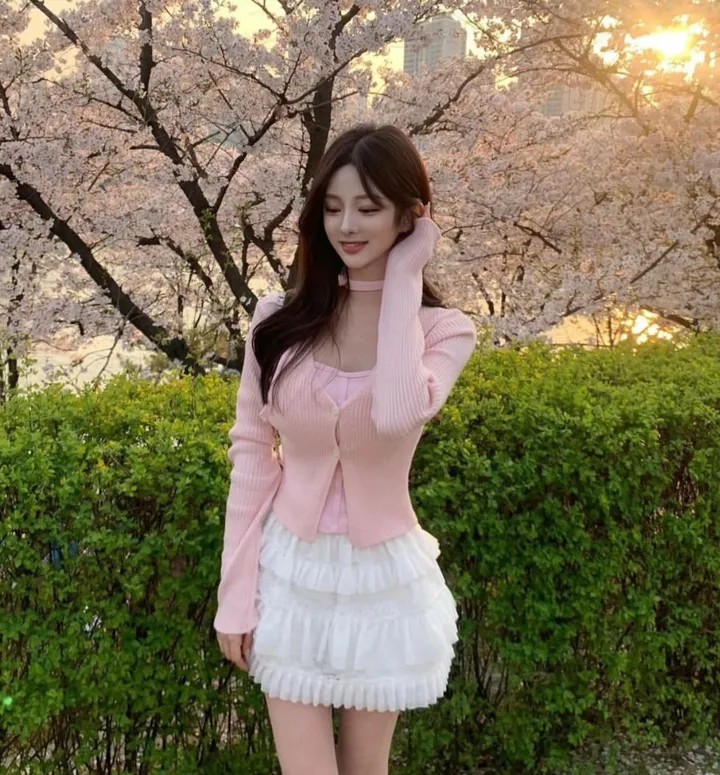🚀당일출고🚀 🍓딸기우유같은🥛 미친연핑크💕  골지 투버튼 데이지 크롭가디건 (6color) 데이트룩 니트가디건 브이넥가디건 골지가디건 브이넥 니트긴팔 봄가디건 간절기 개강룩 상세 이미지 5